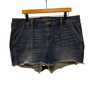 Torrid, Jean Shorts, Cargo Style Pockets, Stretchy, Frayed Hemline, Women's Sz18